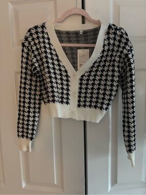 Women's Houndstooth V-Neck Button Cardigan - Black & White